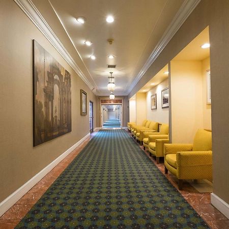 Howard Johnson By Wyndham Fullerton/Anaheim Conference Cntr Exterior photo