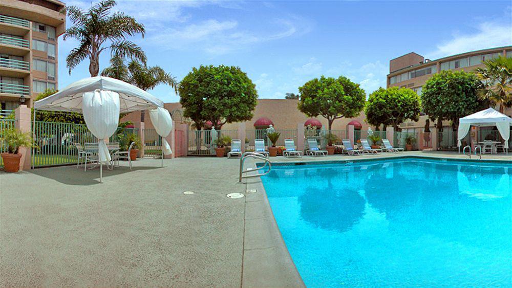 Howard Johnson By Wyndham Fullerton/Anaheim Conference Cntr Exterior photo